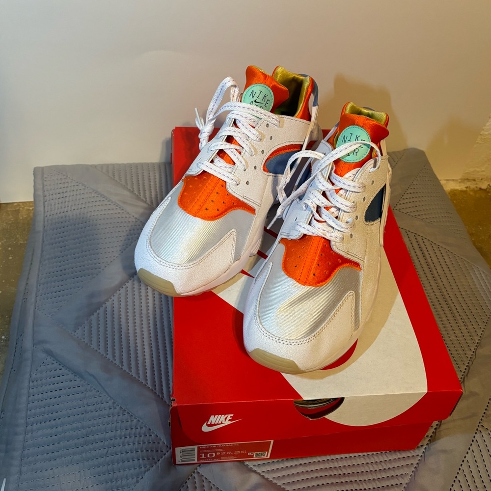 Size 10.5 - Nike Air Huarache Blue/Orange/White 2022
